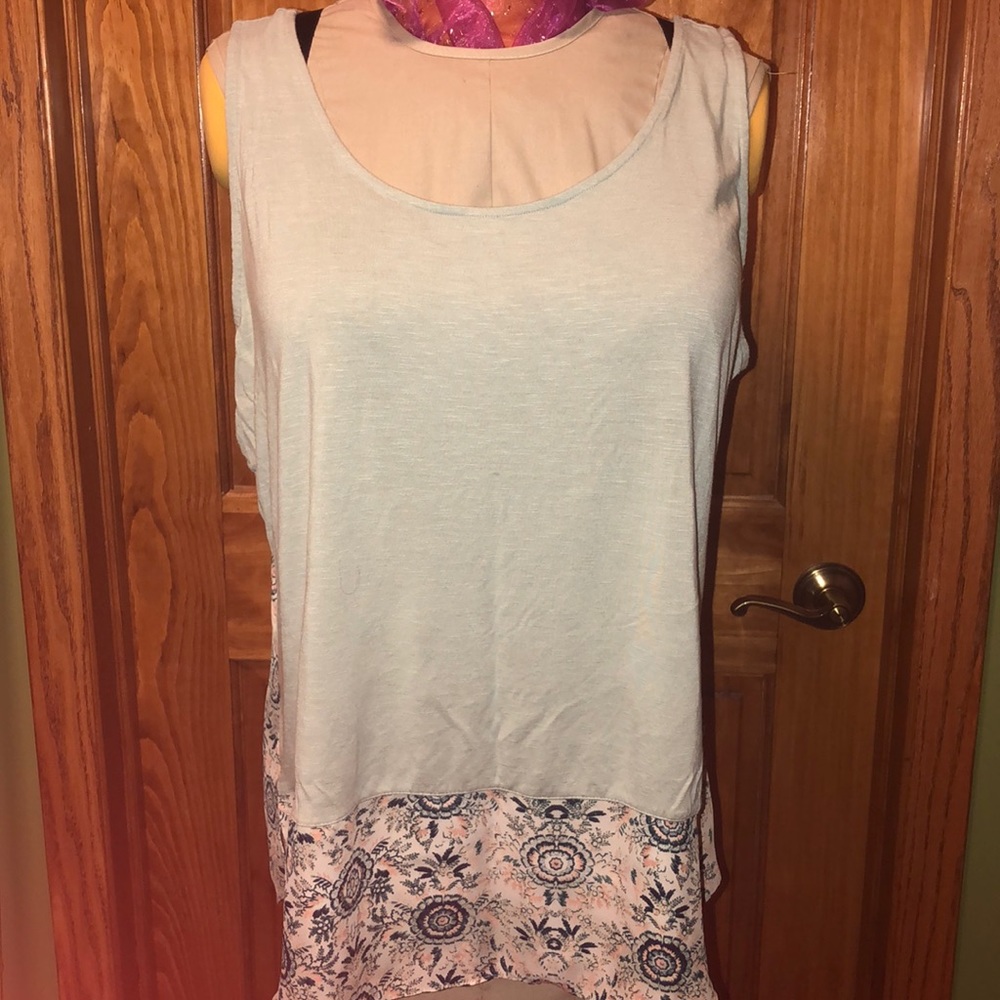 🌞$4 or 4/$10 Maurice’s Sz 1 plus tank top